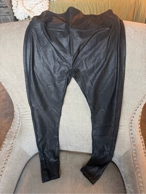 Women’s Faux Leather Leggings - Black